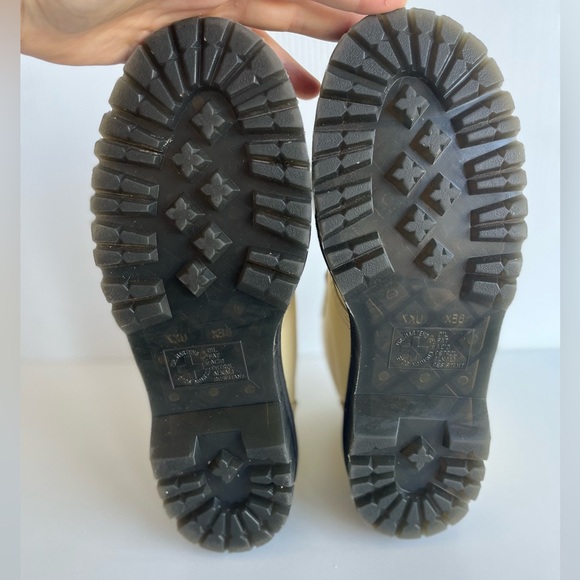 Dr Marten’s Devin Heart Boots - ButterCream - Woman’s 9 - Picture 8 of 9